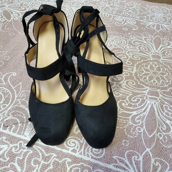 Heels - Picture 4 of 4